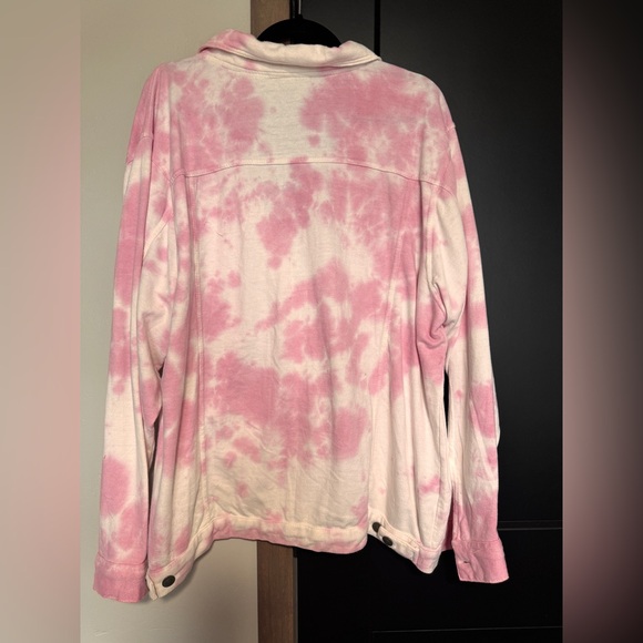 Pink and white spotted lightweight shacket.  Size is XXL - Picture 3 of 3